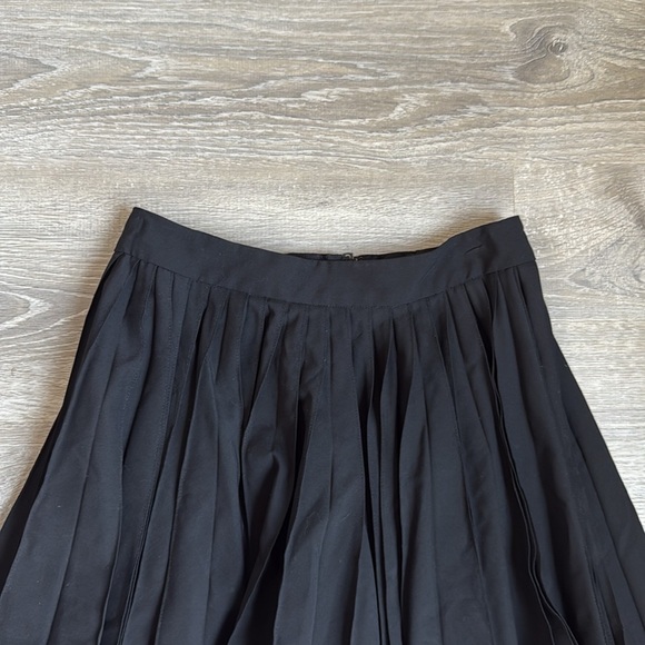 Alice and Oliva Employed pleated mini skirt - Picture 4 of 7